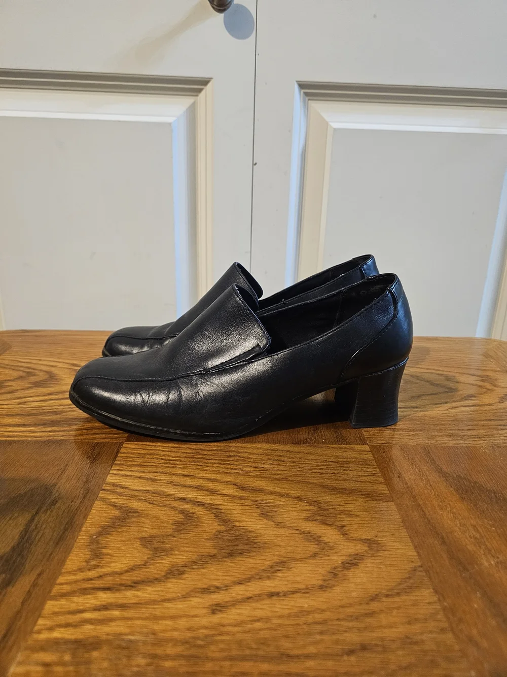 Black Leather Womens Slip-On Heels Thomas McCan Sz 8